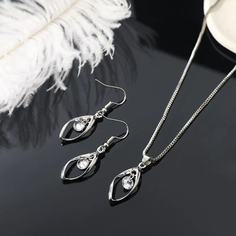 3pcs Necklace Earrings Set Ladies Cold-color Wind Twisted Glass Diamond With Venice Chain Imitation White Gold-color Jewelry